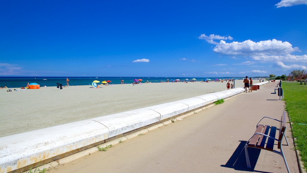 Playa de L´Arinella que incluye vistas de paisajes y una playa de arena