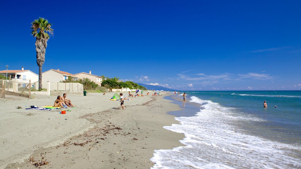 Strand La Marana mit einem Strand und allgemeine Küstenansicht