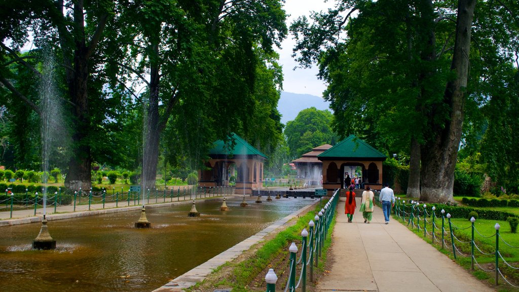 Shalimar Bagh toont een fontein