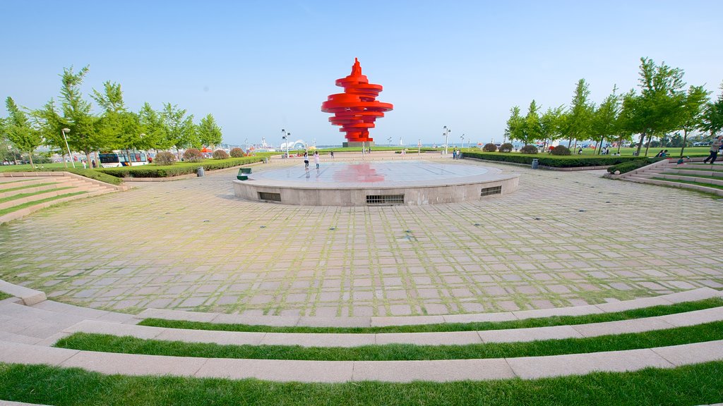 Praça Quatro de Maio que inclui arte ao ar livre, uma praça ou plaza e arte