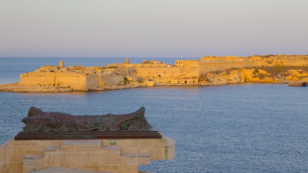 Grand Harbour showing heritage architecture, a sunset and a coastal town