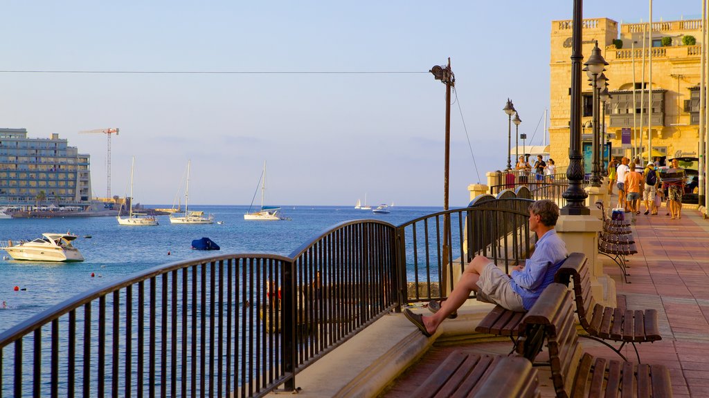 Bahía de Balluta que incluye imágenes de calles y también un hombre