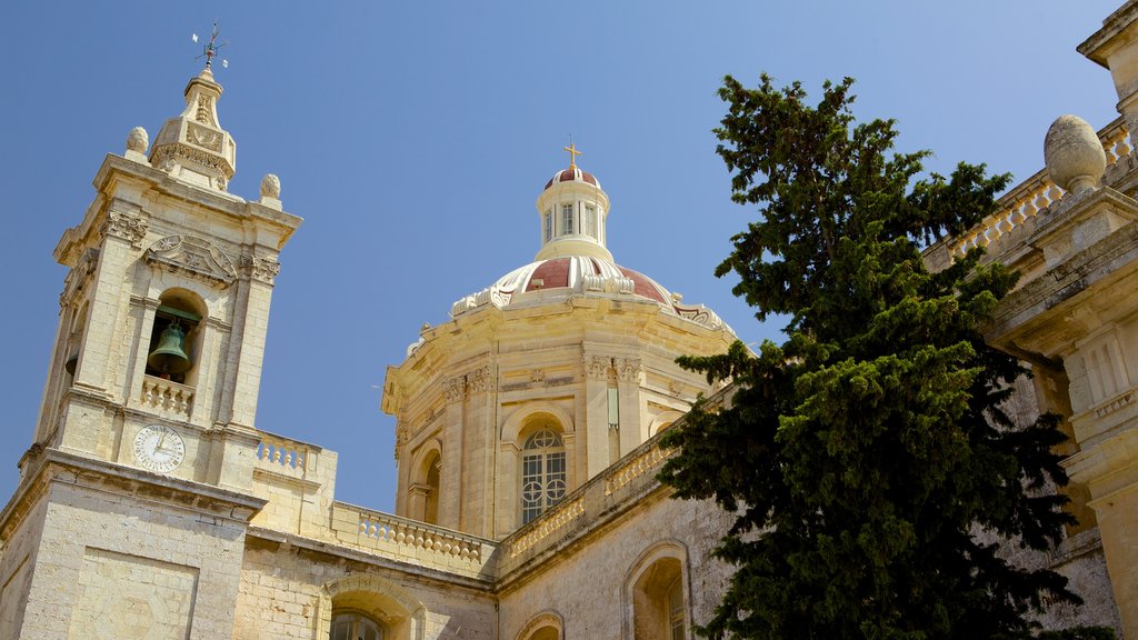 Rabat caracterizando arquitetura de patrimônio, uma igreja ou catedral e elementos religiosos