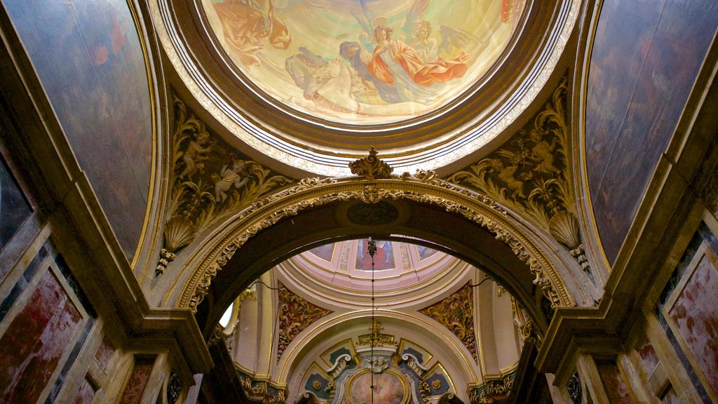 Naufrágio da Colegiata de São Paulo caracterizando uma igreja ou catedral, arquitetura de patrimônio e elementos religiosos