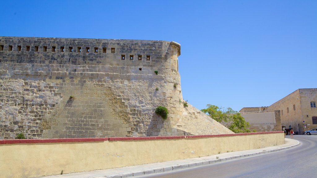 Fort Saint Elmo som visar historisk arkitektur och chateau eller palats