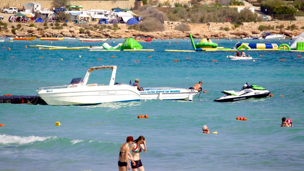 Bahía Mellieha que incluye vista general a la costa