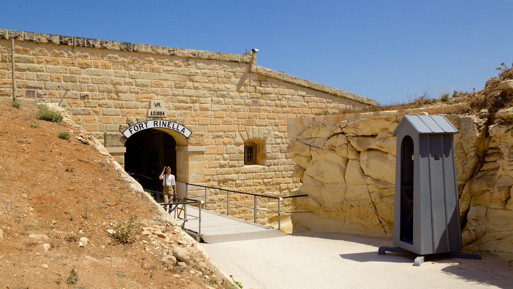 Fort Rinella montrant patrimoine architectural