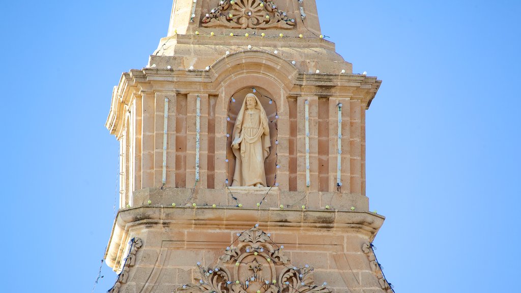 Igreja Mellieha que inclui uma igreja ou catedral, arquitetura de patrimônio e aspectos religiosos