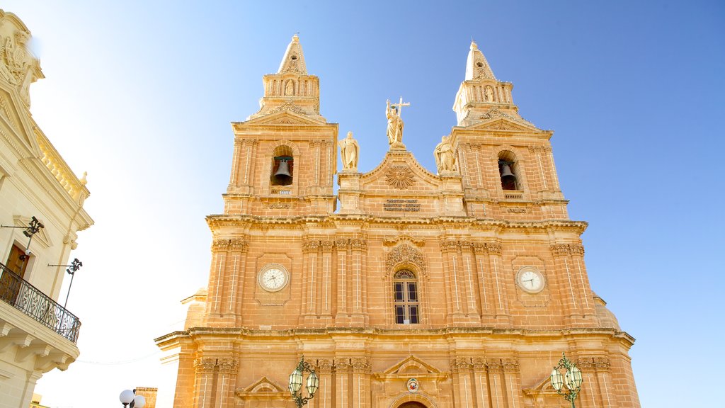 Igreja Mellieha caracterizando arquitetura de patrimônio, elementos religiosos e uma igreja ou catedral