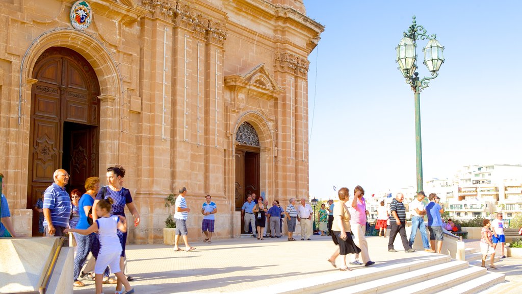 Iglesia de Mellieha mostrando arquitectura patrimonial, una iglesia o catedral y aspectos religiosos