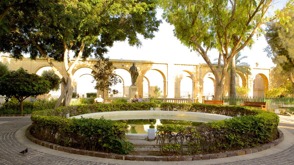 Upper Barrakka Gardens which includes a garden