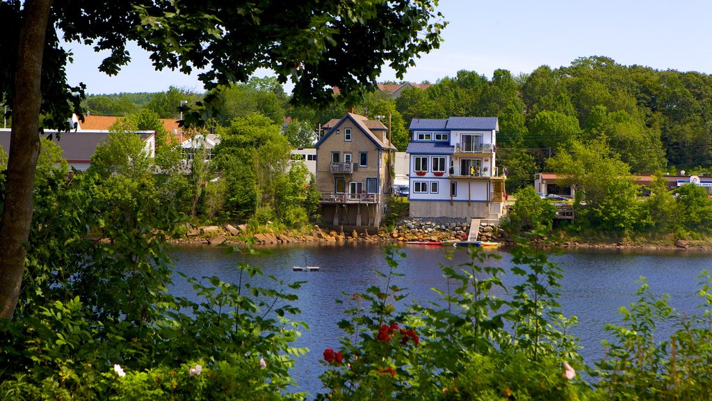 Bridgewater ofreciendo un río o arroyo y una casa