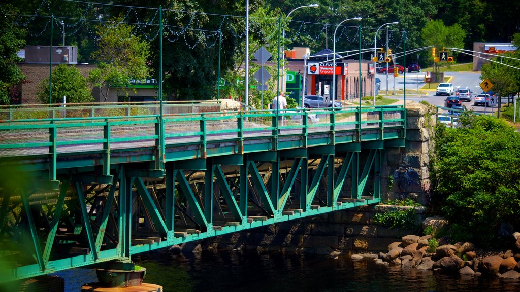 Bridgewater mostrando un río o arroyo, una pequeña ciudad o aldea y imágenes de calles