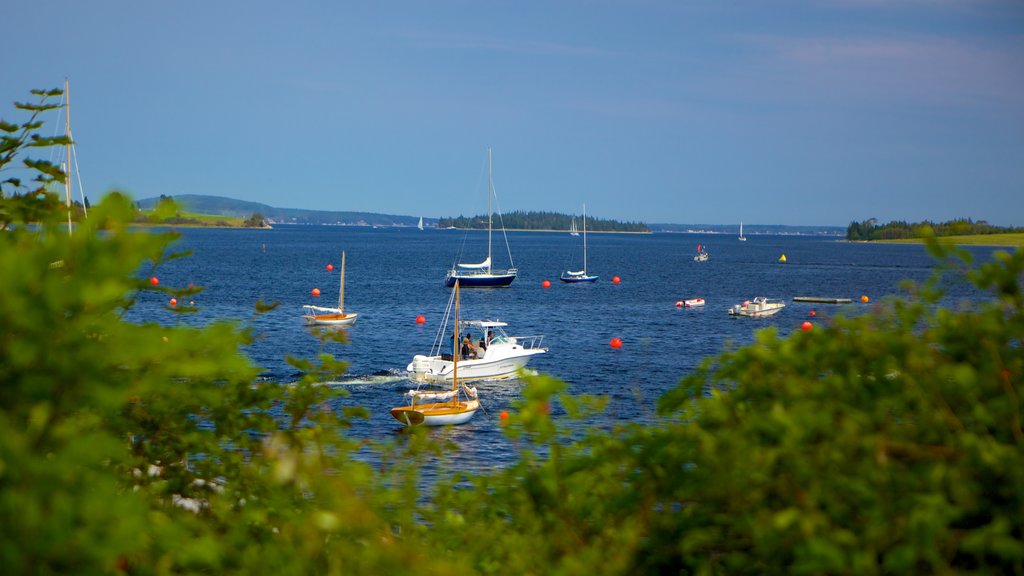 Chester mettant en vedette ville côtière, navigation et baie ou port