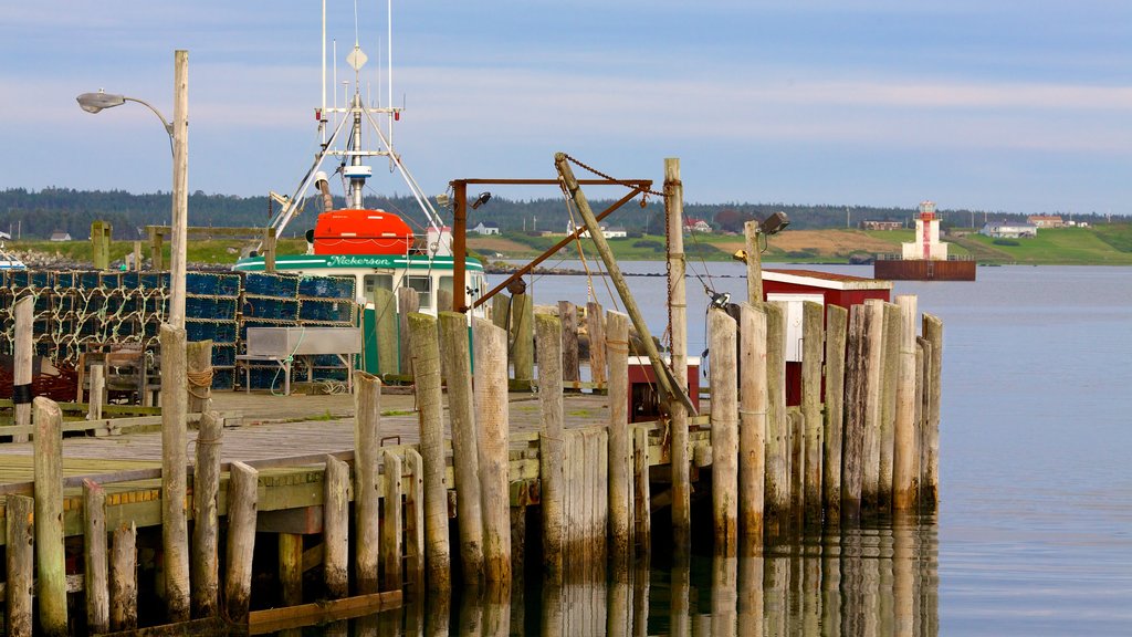 Yarmouth showing a marina