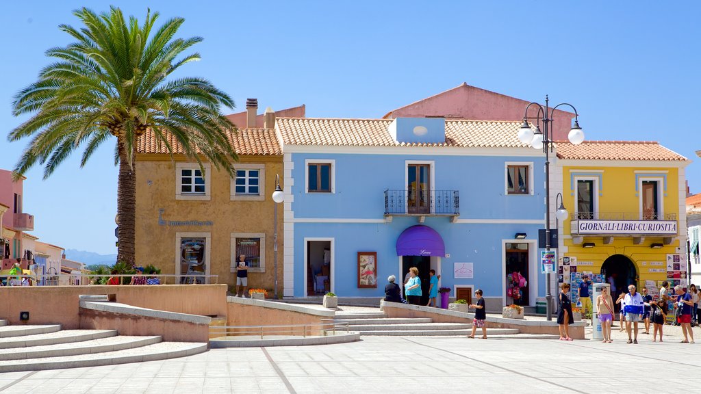 Santa Teresa Gallura ofreciendo una pequeña ciudad o aldea y imágenes de calles