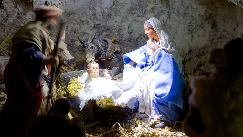 Santuario de Nuestra Señora de Bonaria que incluye vistas interiores y elementos religiosos