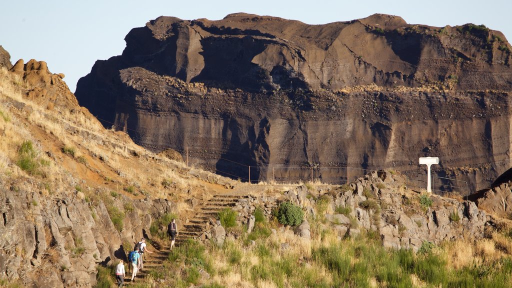 Pico do Ariero showing mountains