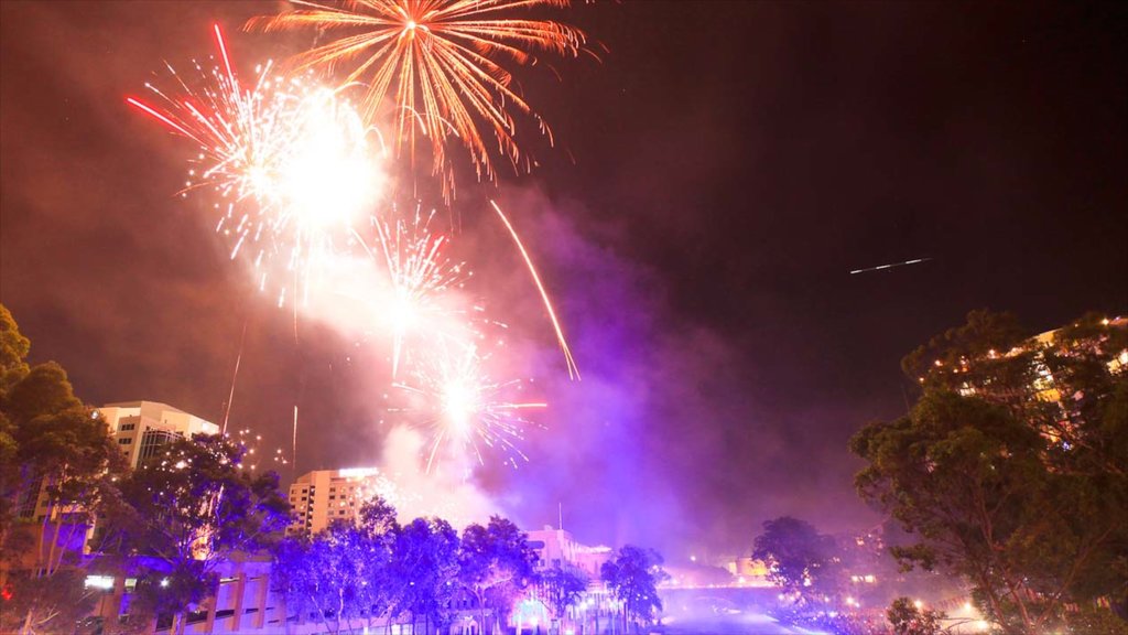 Parramatta que incluye vida nocturna y escenas nocturnas