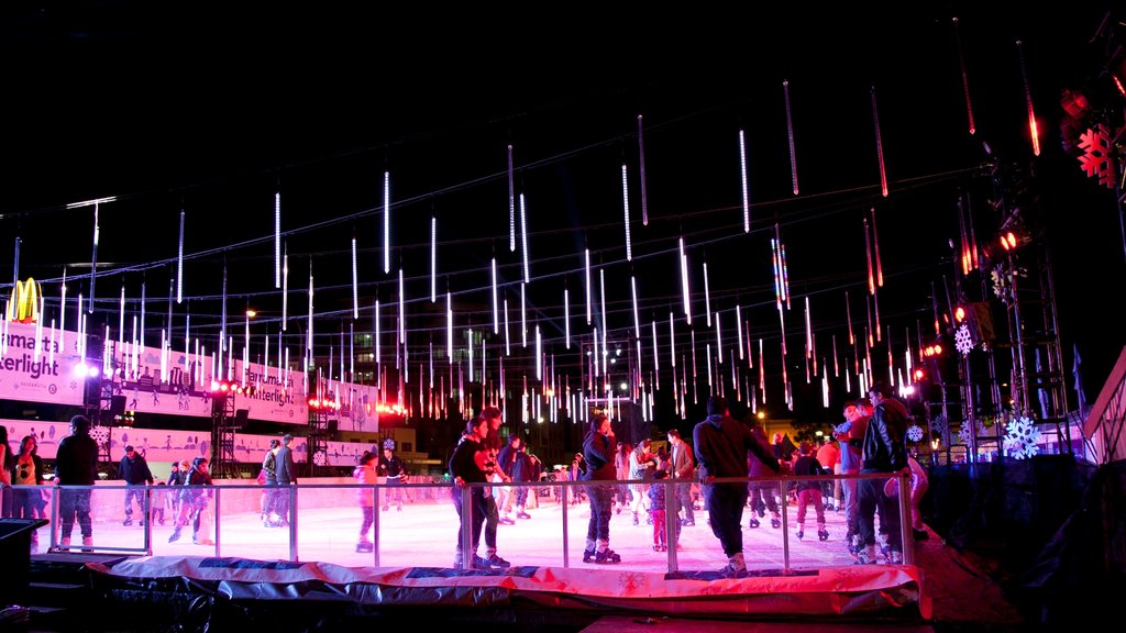 Parramatta que incluye escenas nocturnas, vida nocturna y patinaje sobre hielo