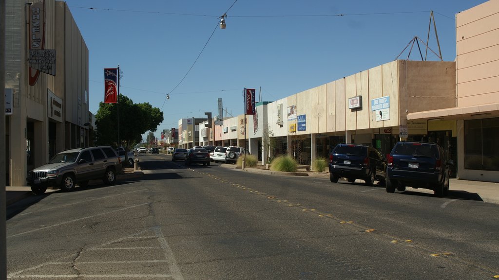 El Centro showing street scenes