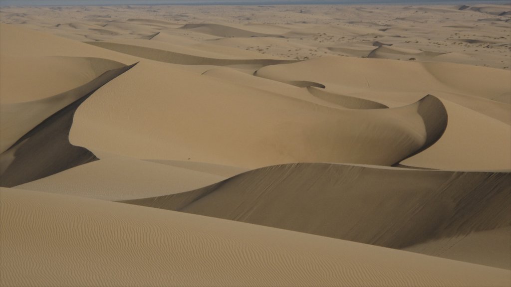 El Centro que incluye vistas de paisajes y vistas al desierto