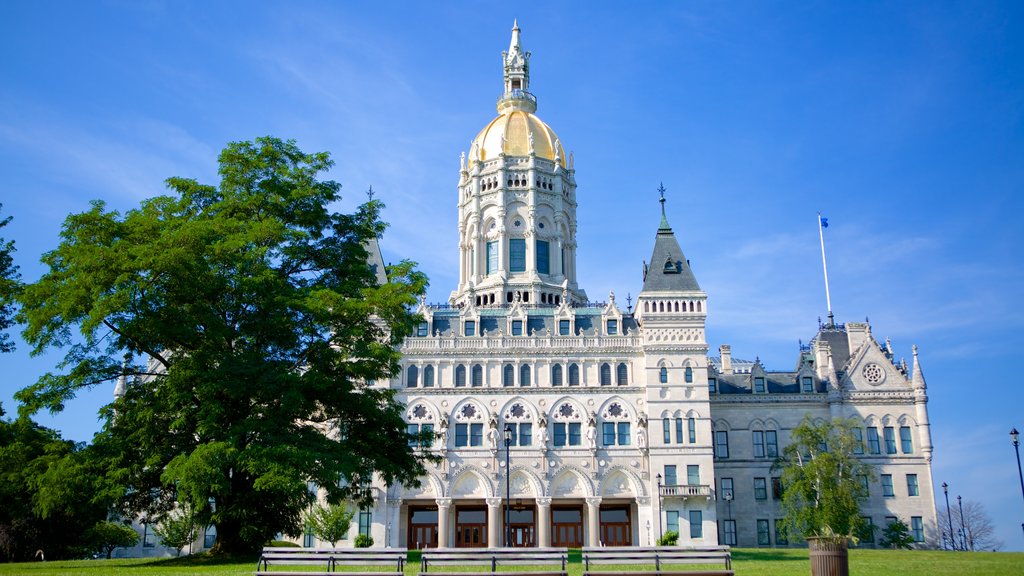 Bushnell Park showing a garden, a castle and heritage architecture