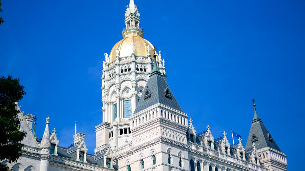 Bushnell Park showing heritage architecture and a castle