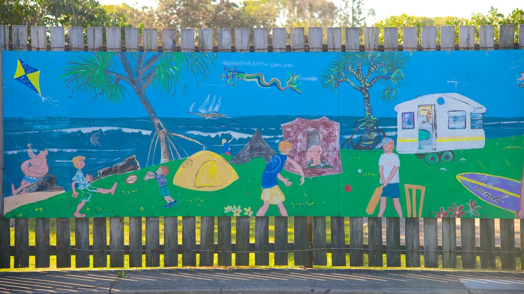 Coolum Beach showing outdoor art