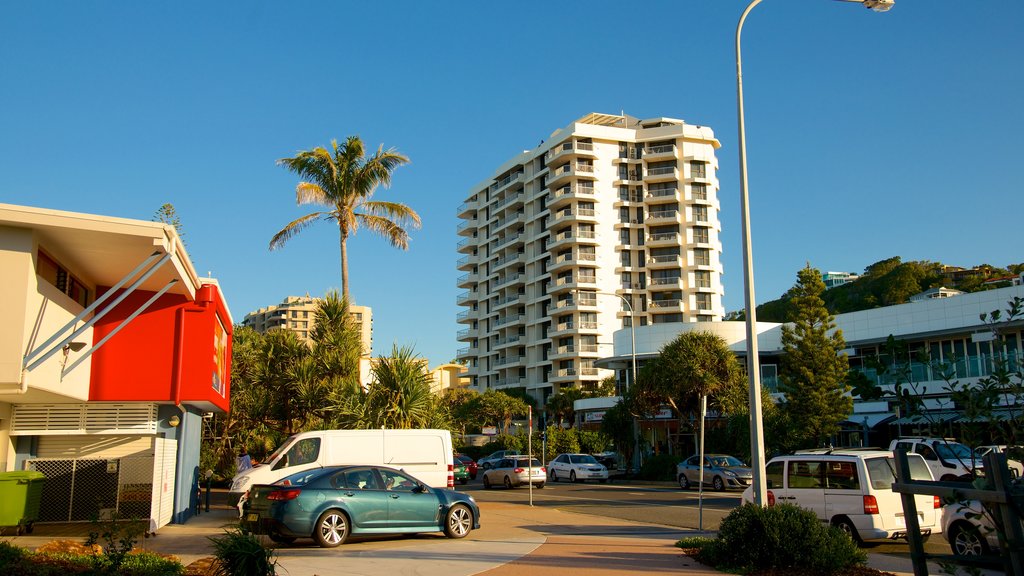 Coolum Beach showing street scenes