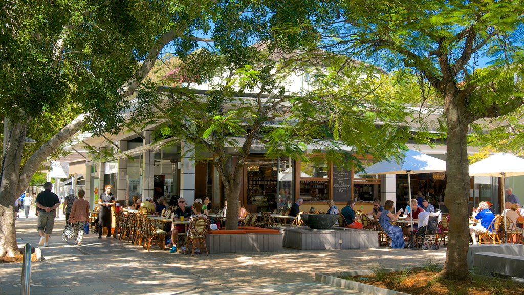 Hastings Street showing outdoor eating, street scenes and café lifestyle