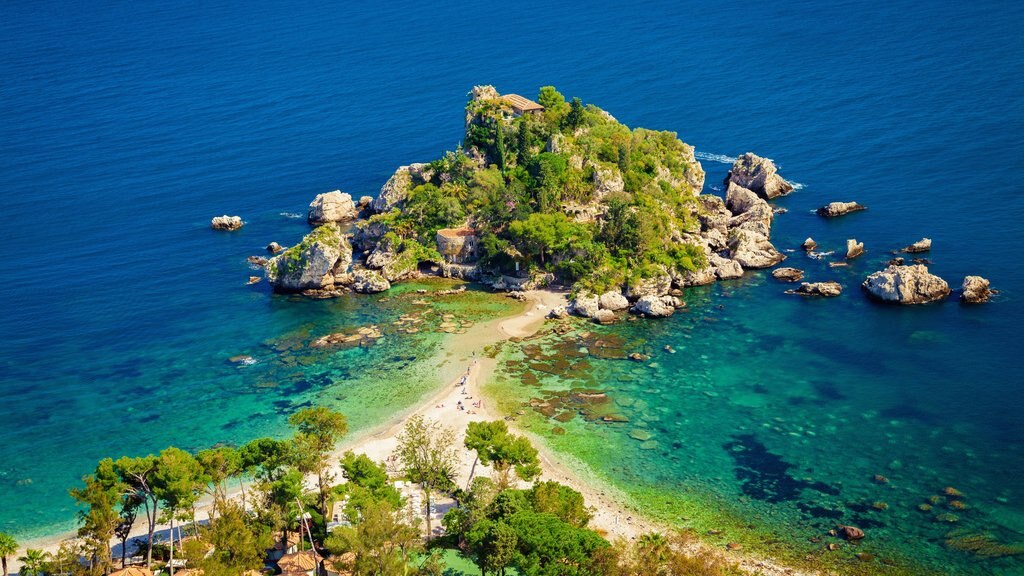 Taormina ofreciendo imágenes de una isla y costa escarpada