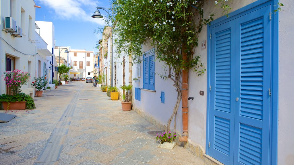 San Vito Lo Capo ofreciendo imágenes de calles