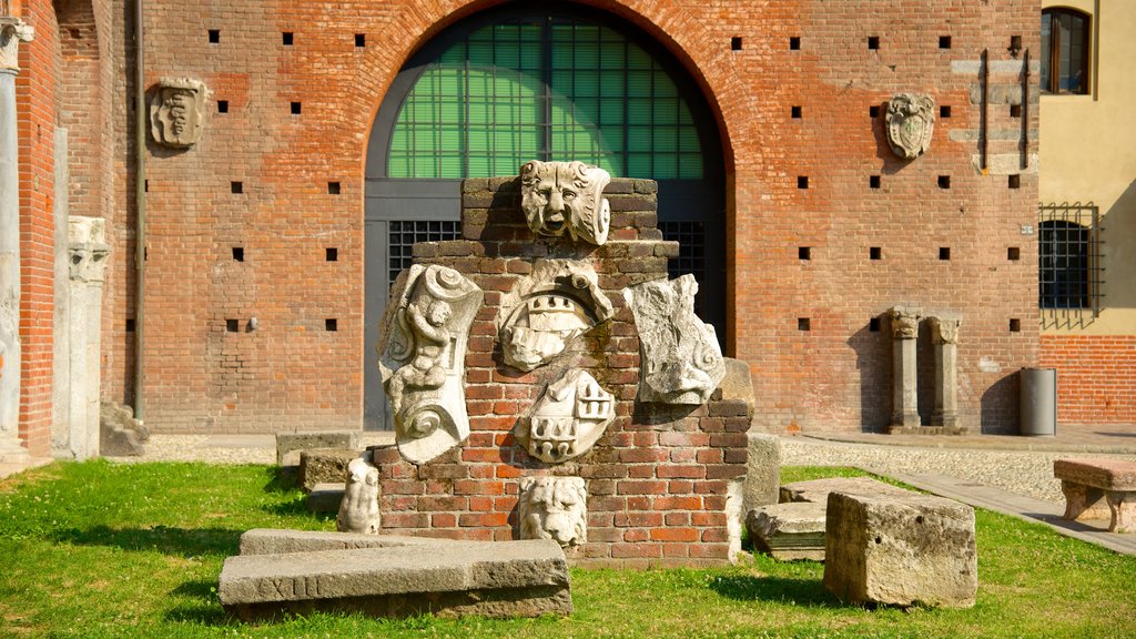 Castello Sforzesco og byder på kulturarvsgenstande og en ruin