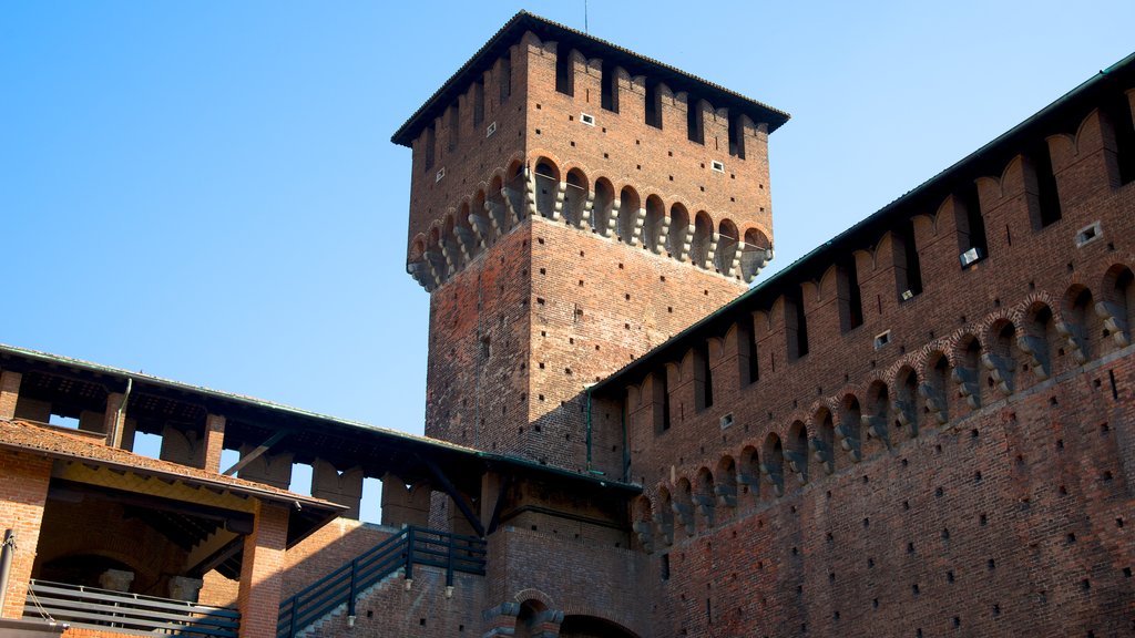 Castillo Sforza ofreciendo castillo o palacio y patrimonio de arquitectura