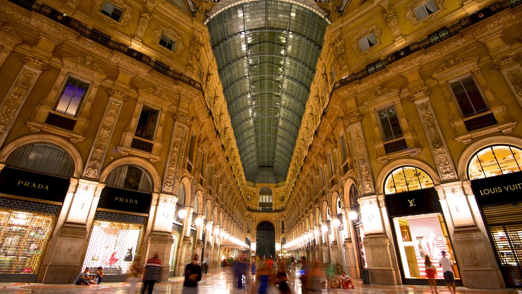 Galleria Vittorio Emanuele II que incluye vistas interiores, vida nocturna y patrimonio de arquitectura