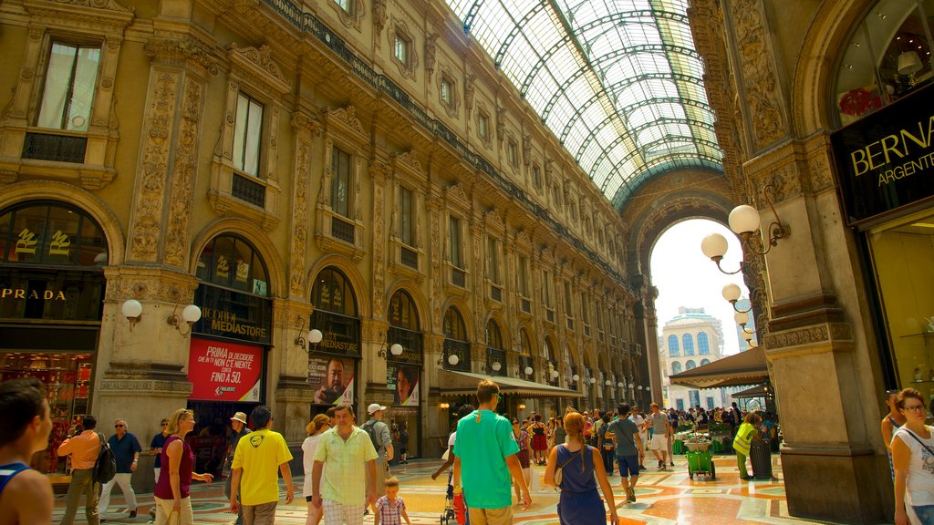 Galería Vittorio Emanuele II que incluye patrimonio de arquitectura, compras y vistas interiores