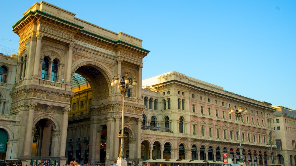 Galleria Vittorio Emanuele II mostrando patrimonio de arquitectura y elementos del patrimonio