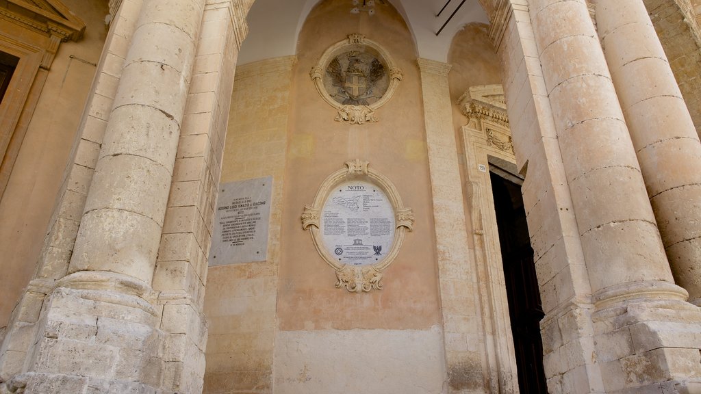 Palácio Ducezio que inclui elementos de patrimônio e arquitetura de patrimônio