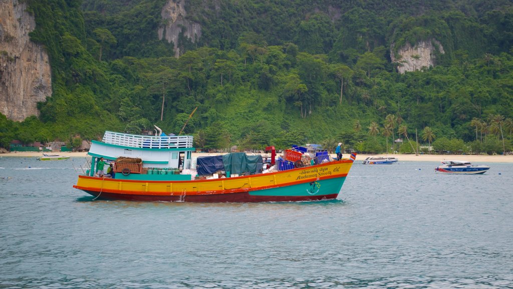 Ko Phi Phi mostrando paisagens litorâneas e canoagem