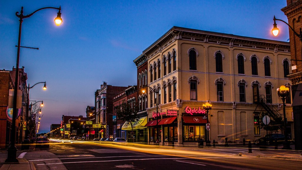 La Crosse mostrando una ciudad y escenas nocturnas