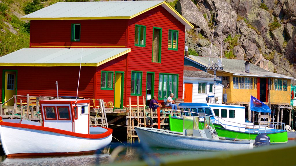 Quidi Vidi som visar båtkörning och en marina