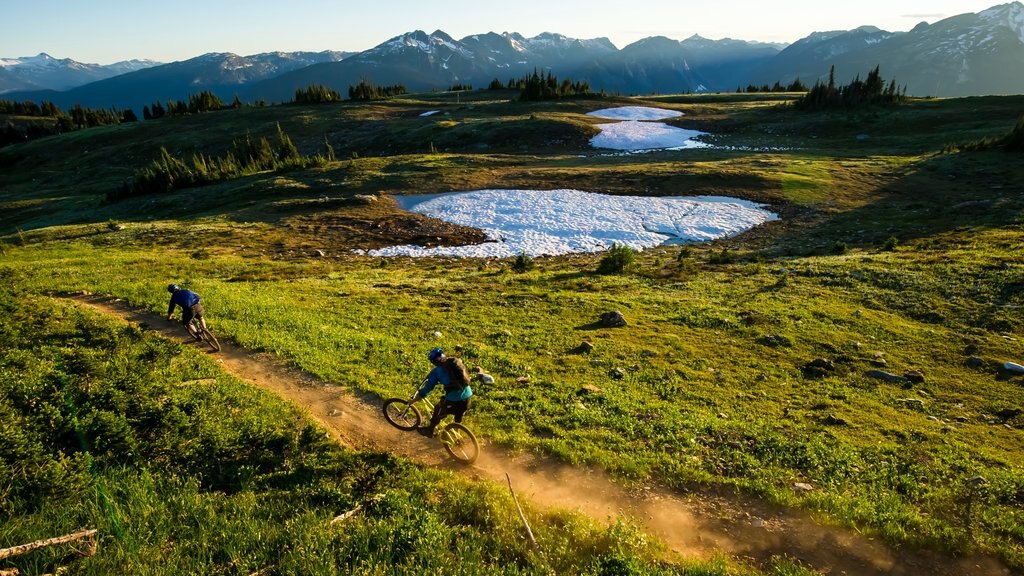 Revelstoke ofreciendo escenas tranquilas, vista panorámica y bicicletas de montaña