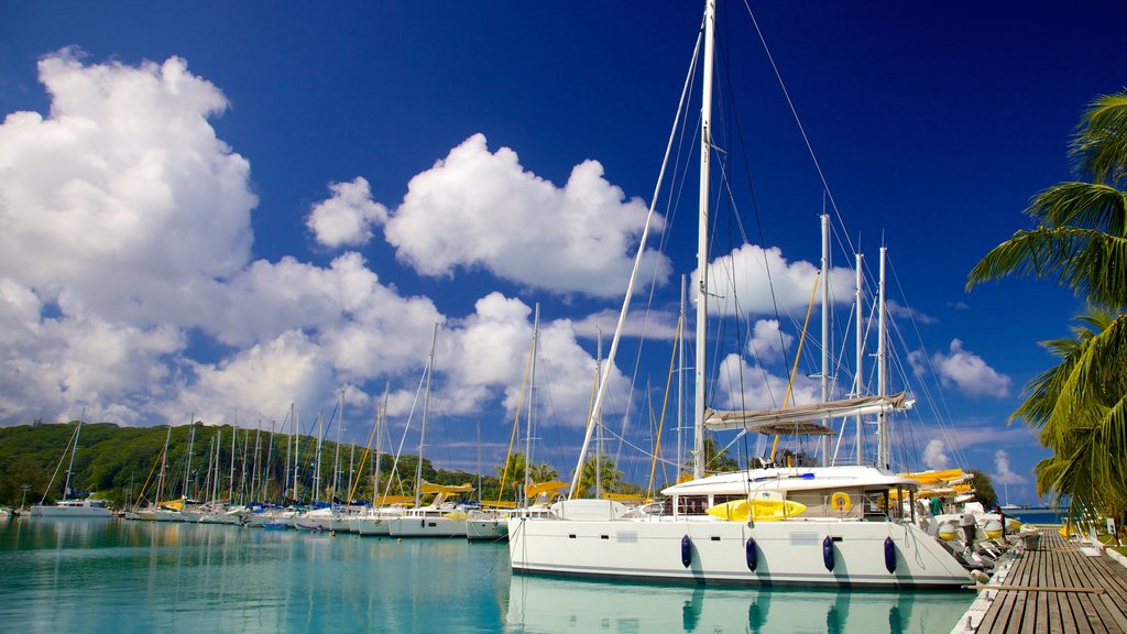 Raiatea which includes a marina