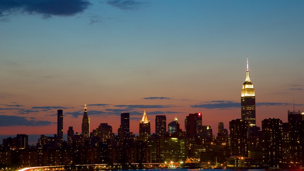 Brooklyn showing skyline, night scenes and a city