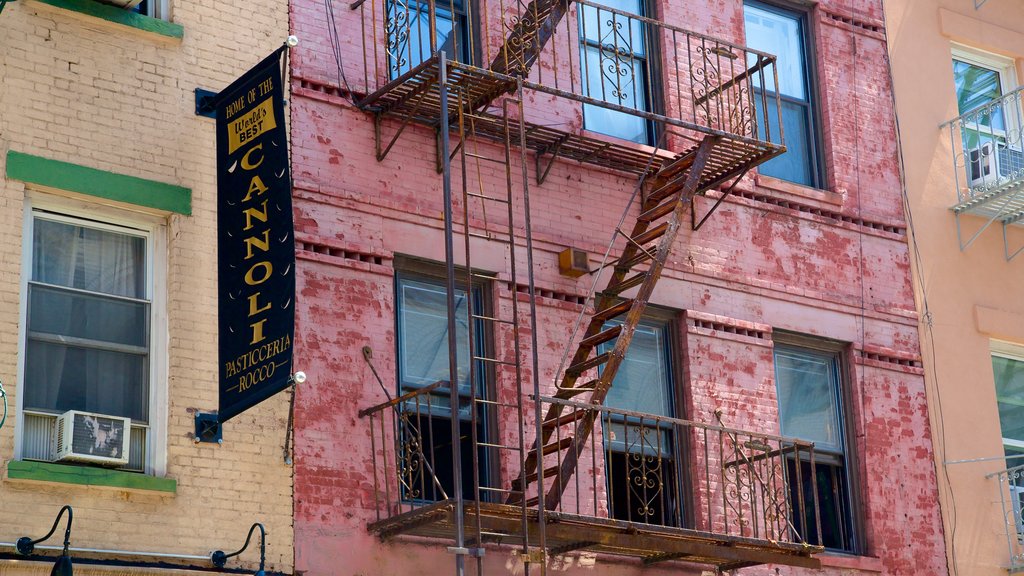 Bleecker Street showing a city and signage