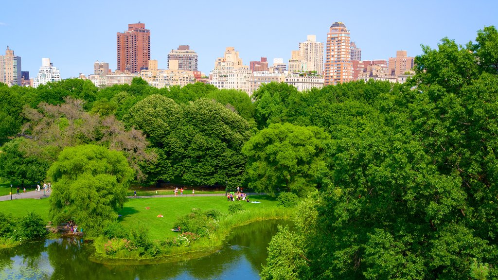 Belvedere Castle showing a garden and a city