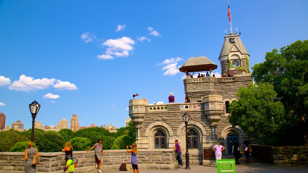 Belvedere Castle som omfatter udsigt og en park