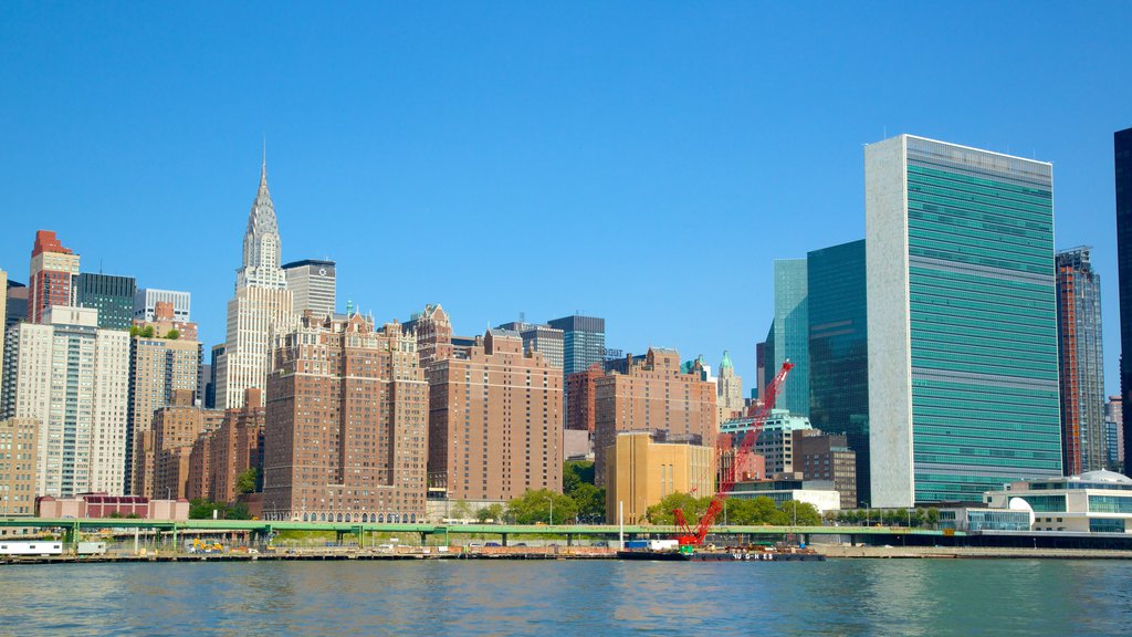 United Nations Headquarters featuring a city