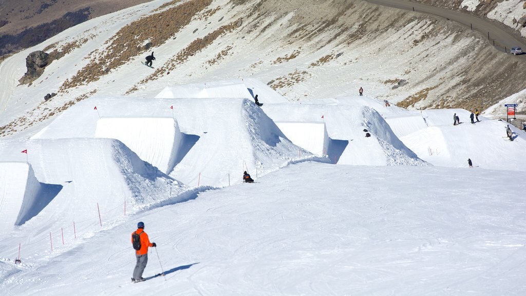 Resor Cardrona Alpine menunjukkan salju